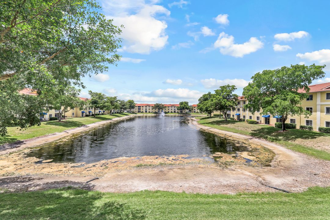 8234 Key Royal Cir #524, Naples, FL 34119