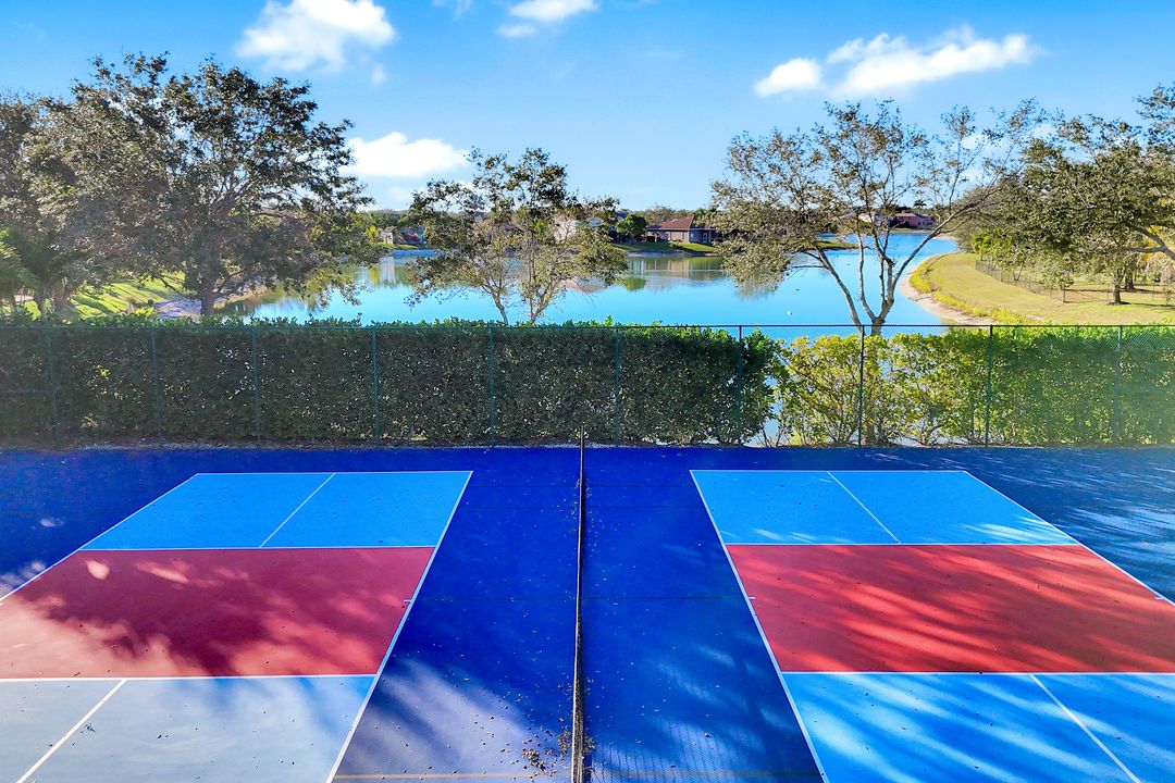 2143 Grove Dr, Naples, FL 34120