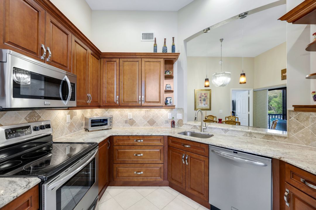 6555 Valen Way #G201, Naples, FL 34108