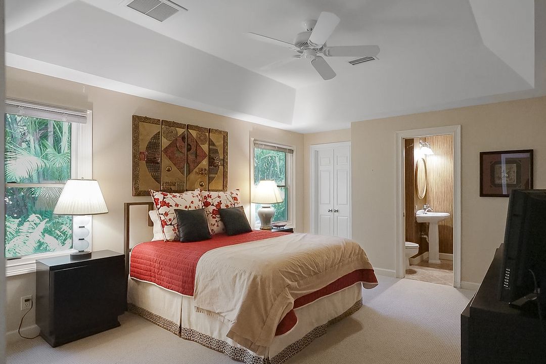 675 Murex Dr, Naples, FL 34102