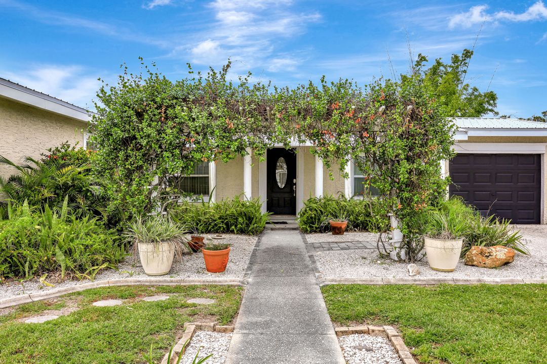 341 Duxbury Ave, Port Charlotte, FL 33952