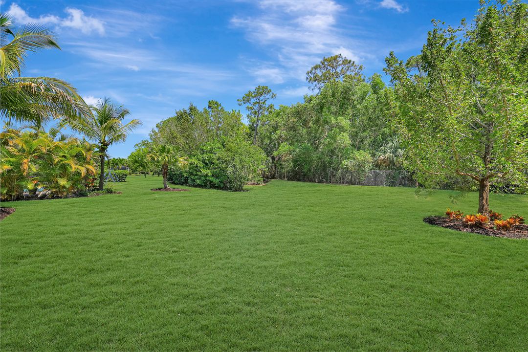 2102 Antigua Ln, Naples, FL 34120