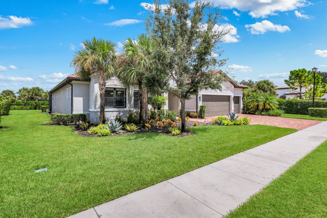 9151 Snowy Owl Wy, Naples, FL 34120