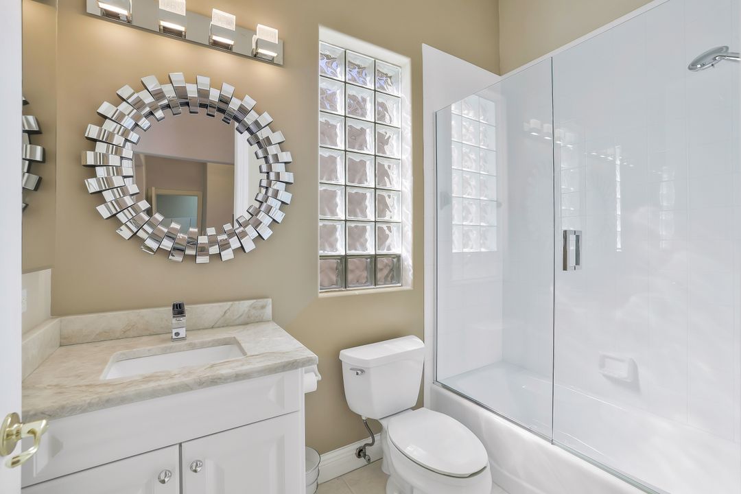 910 Villa Florenza Dr, Naples, FL 34119