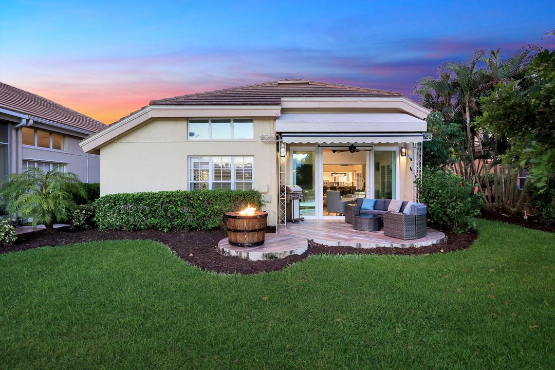 10366 Quail Crown Dr, Naples, FL 34119