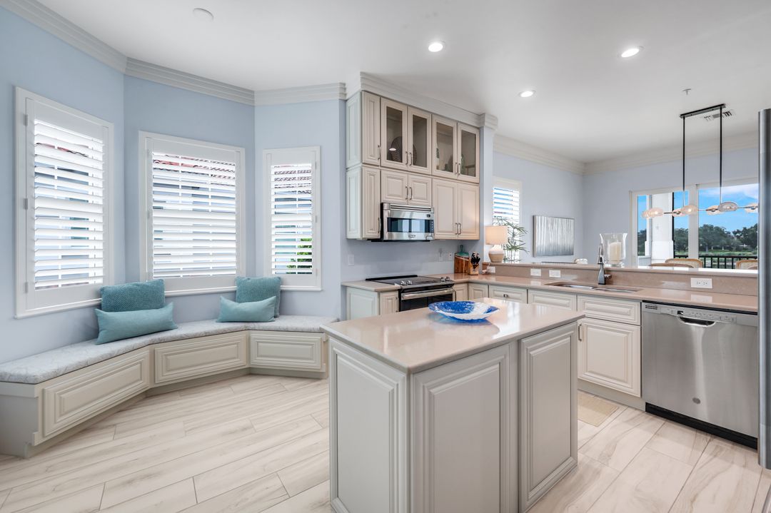 608 El Camino Real #201, Naples, FL 34119