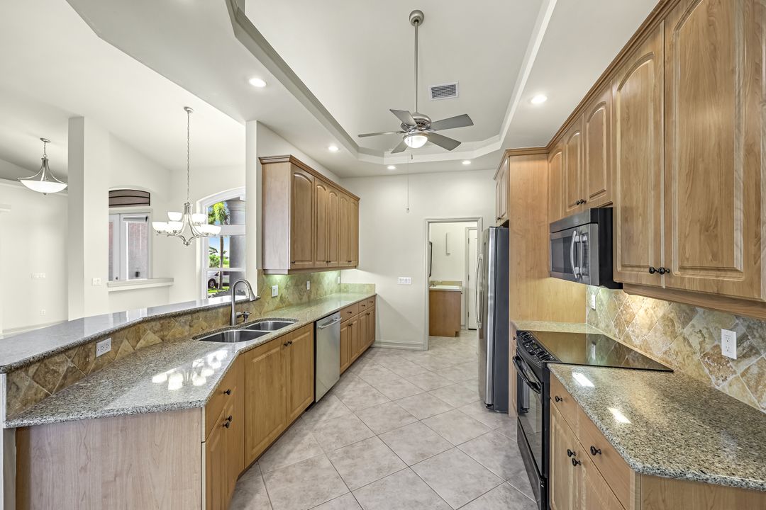 907 NW 18th St, Cape Coral, FL 33993