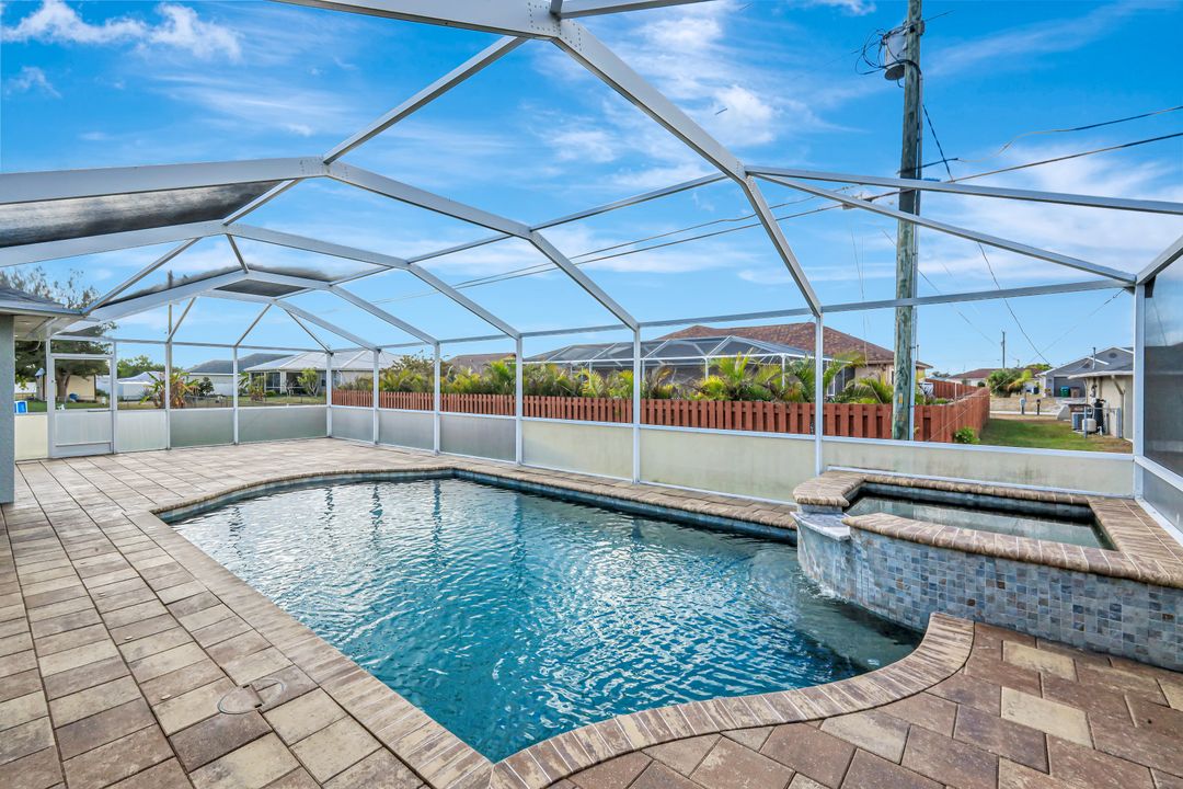 1904 NE 18th Pl, Cape Coral, FL 33909