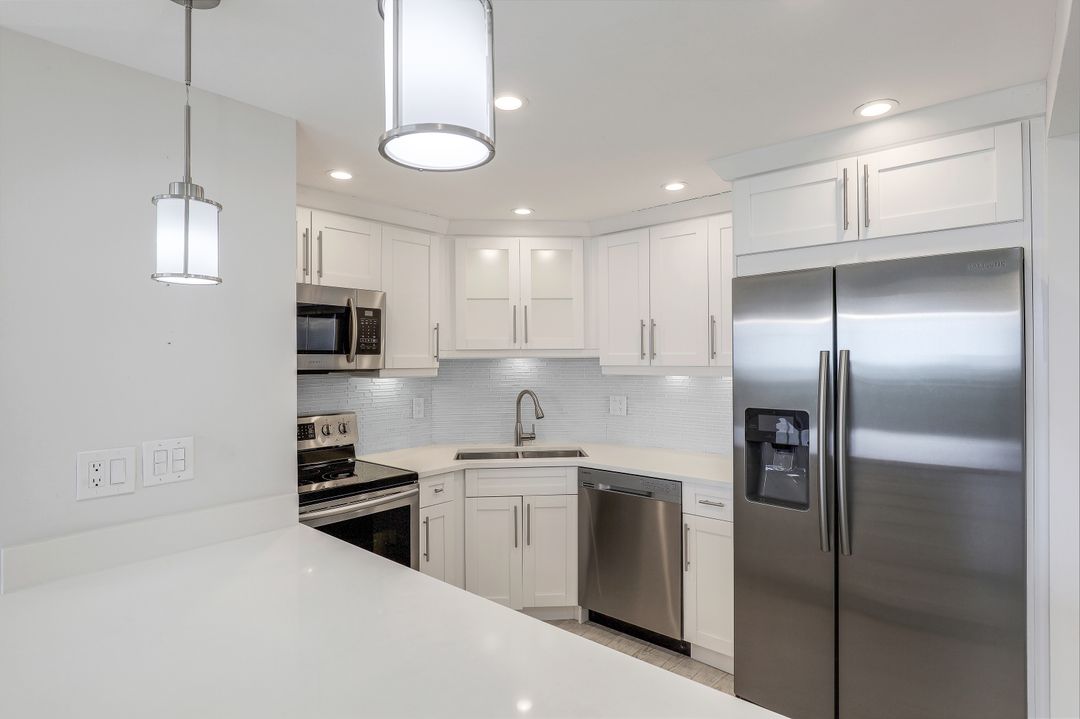 5 Bluebill Ave APT 506, Naples, FL 34108