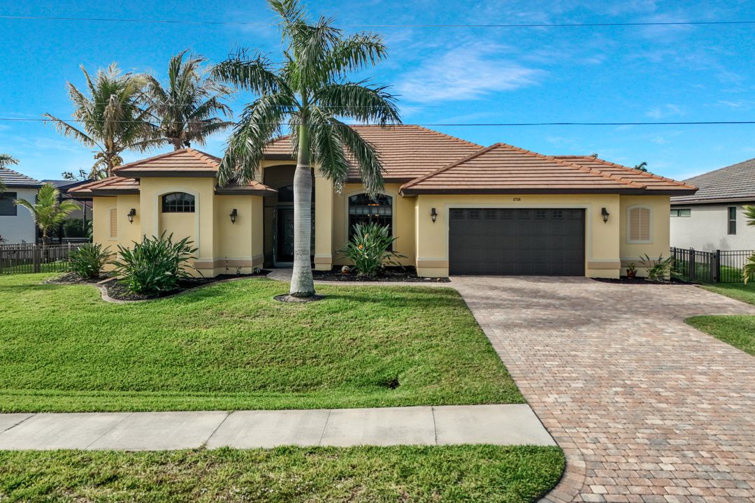 2724 Gleason Pkwy, Cape Coral, FL 33914