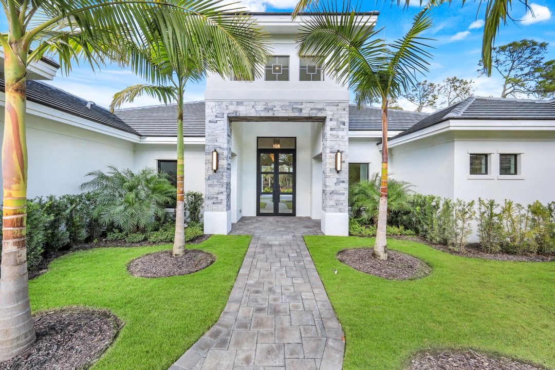 3891 Brynwood Dr, Naples, FL 34119