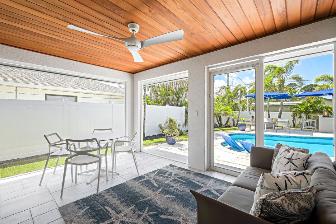 558 98th Ave N, Naples, FL 34108