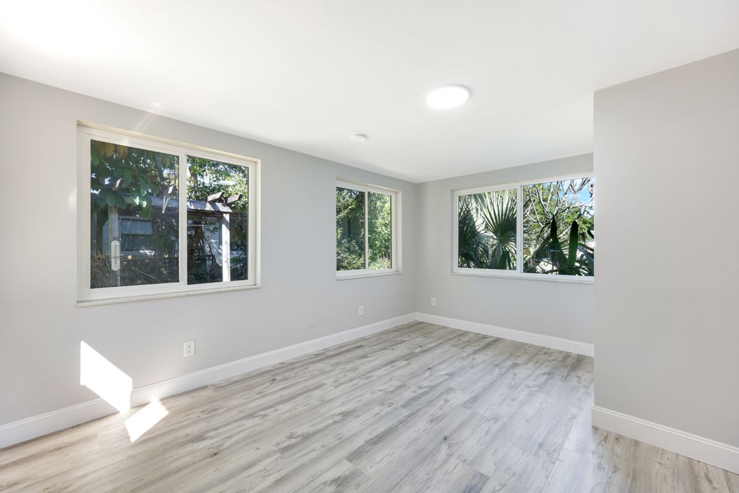 4862 Catalina Dr, Naples, FL 34112