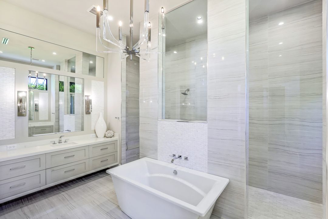 125 Caribbean Rd, Naples, FL 34108