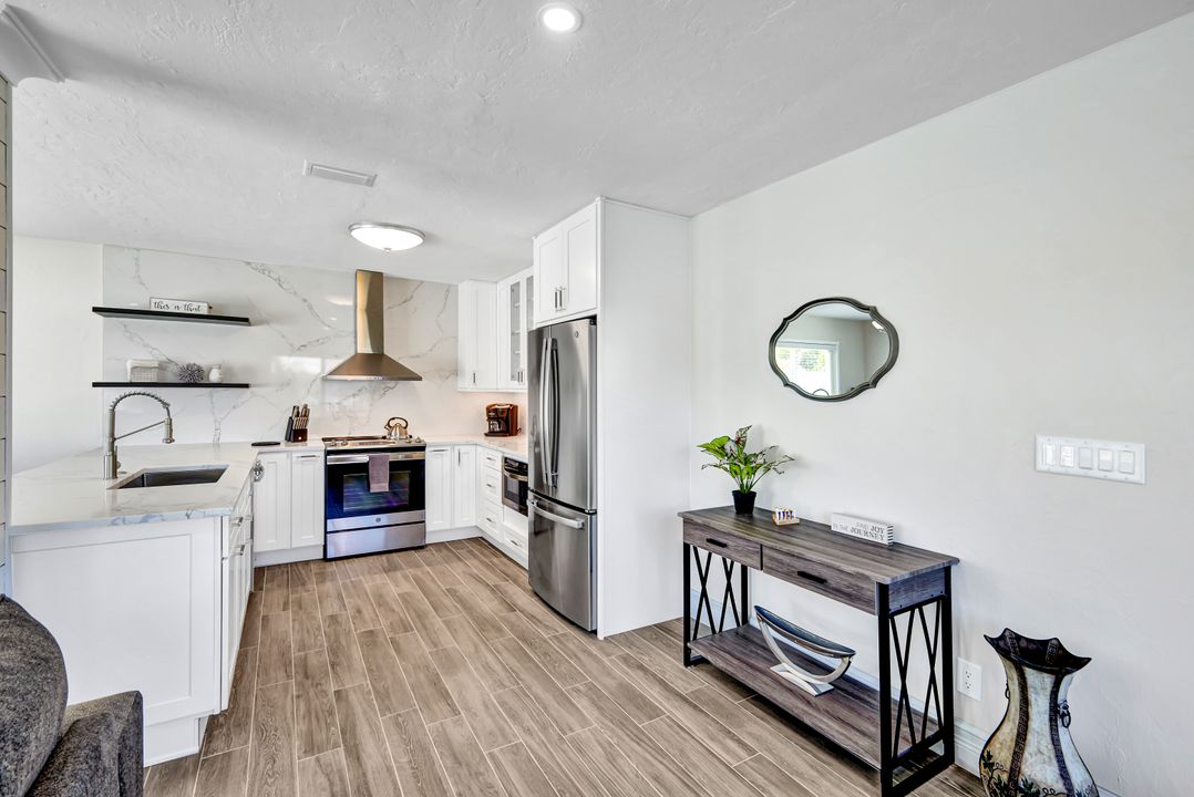 701 93rd Ave N, Naples, FL 34108