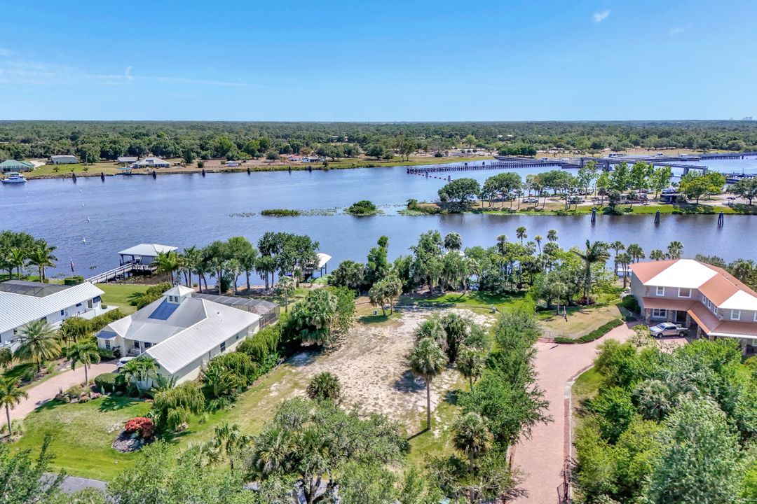16420 Oakview Cir, Alva, FL 33920