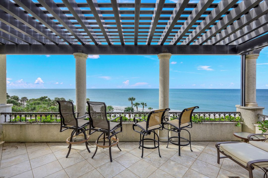 7425 Bay Colony Dr, Naples, FL 34108