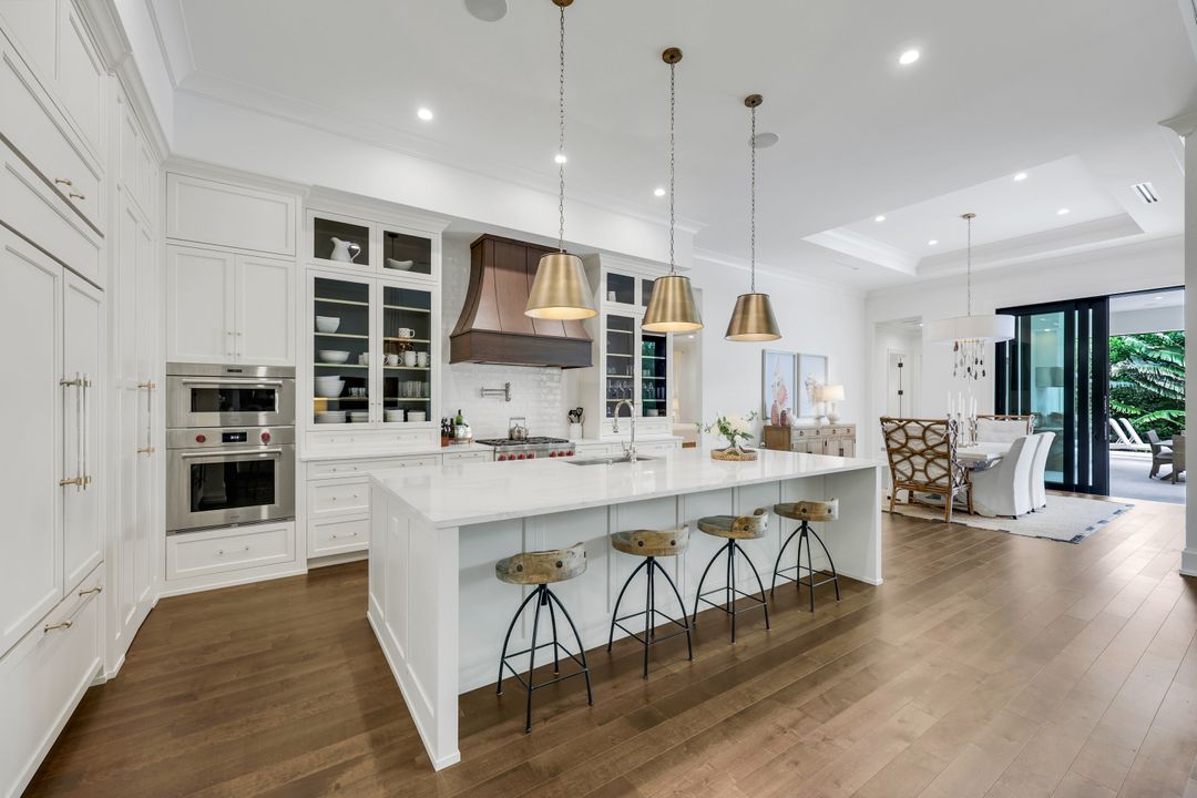 3200 Crayton Rd, Naples, FL 34103