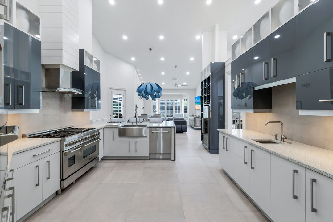 9245 The Ln, Naples, FL 34109