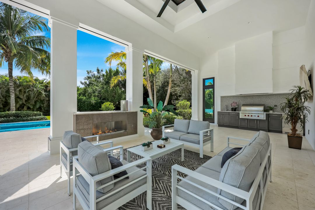 112 Hickory Rd, Naples, FL 34108