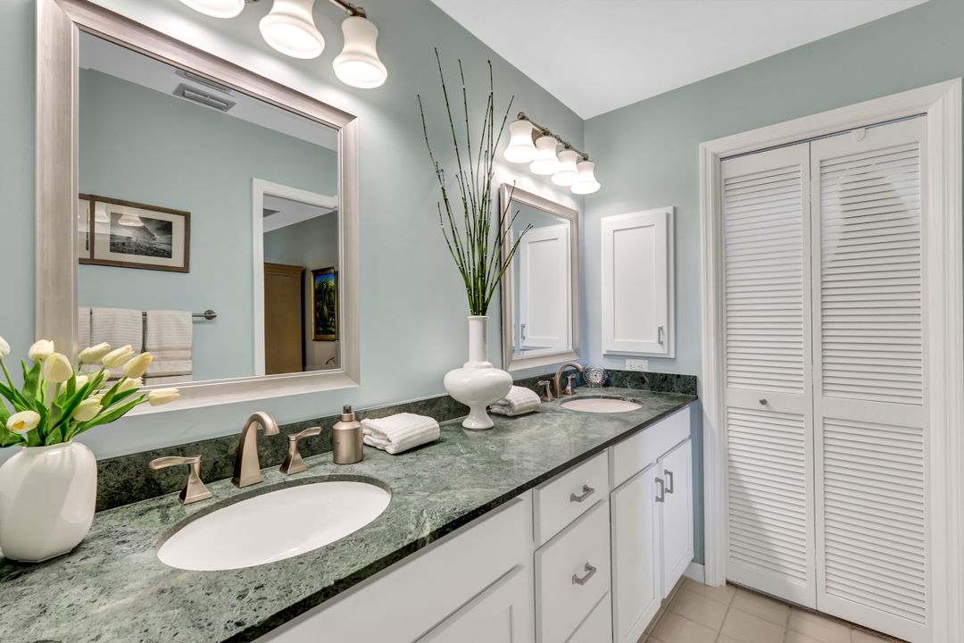 428 Kings Way, Naples, FL 34104