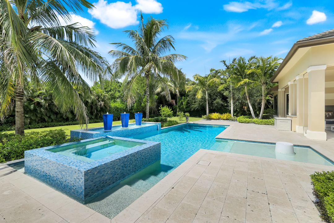 112 Hickory Rd, Naples, FL 34108