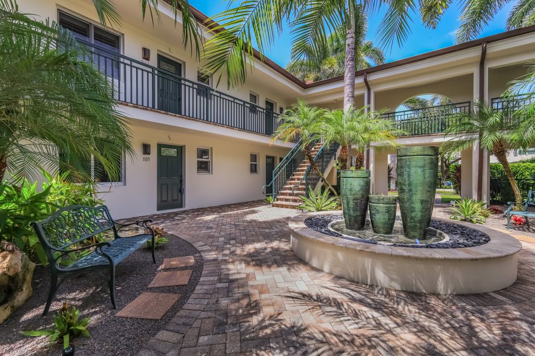 960 7th St S #105, Naples, FL 34102
