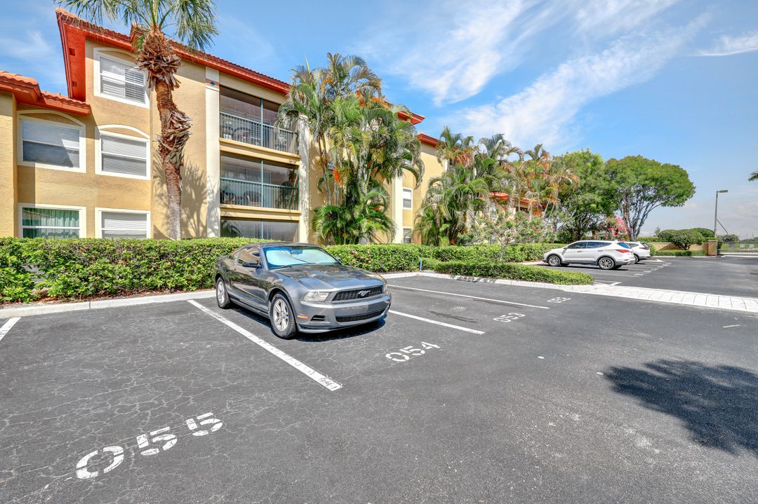 8930 Colonnades Ct E #626, Bonita Springs, FL 34135