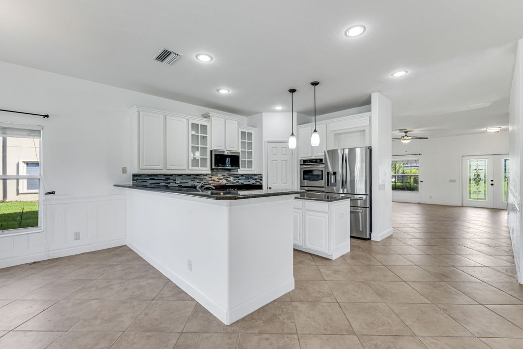 2210 Cape Heather Cir, Cape Coral, FL 33991