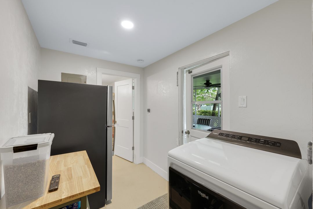1007 Wilshire Dr, Fort Myers, FL 33919