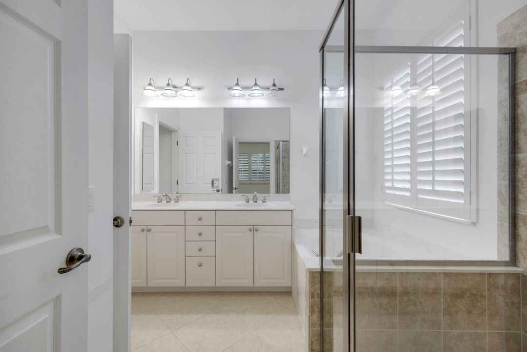15501 Cadiz Ln, Naples, FL 34110