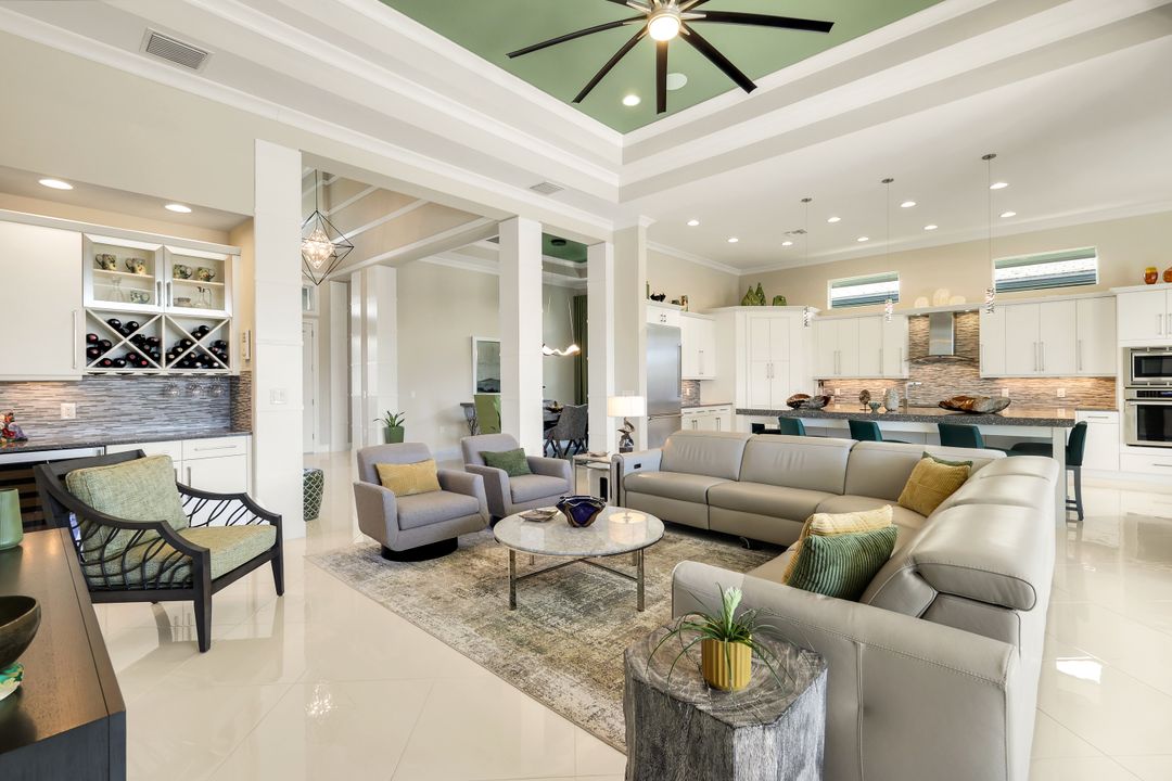 5750 Clarendon Dr, Naples, FL 34113