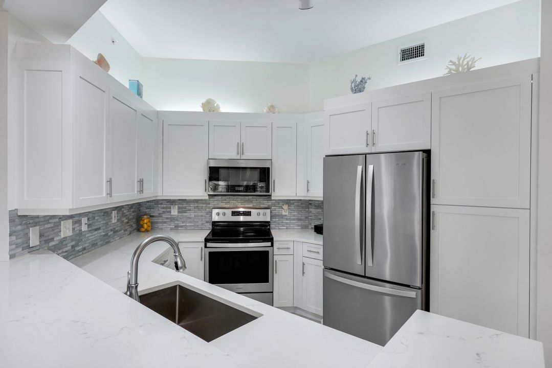 460 Launch Cir #PH06, Naples, FL 34108