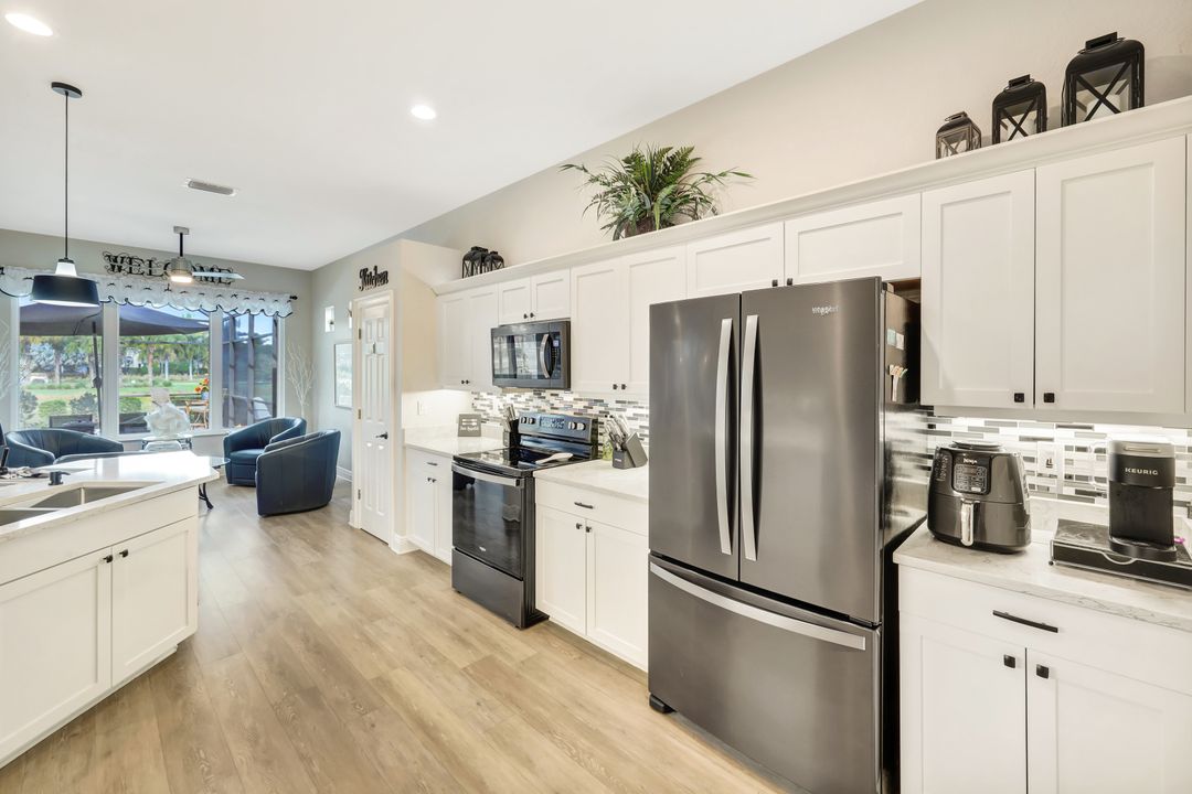 9127 Crystal Ct, Naples, FL 34120