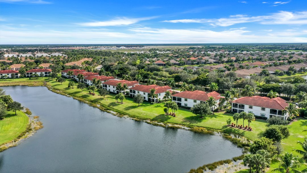 3153 Aviamar Cir #201, Naples, FL 34114