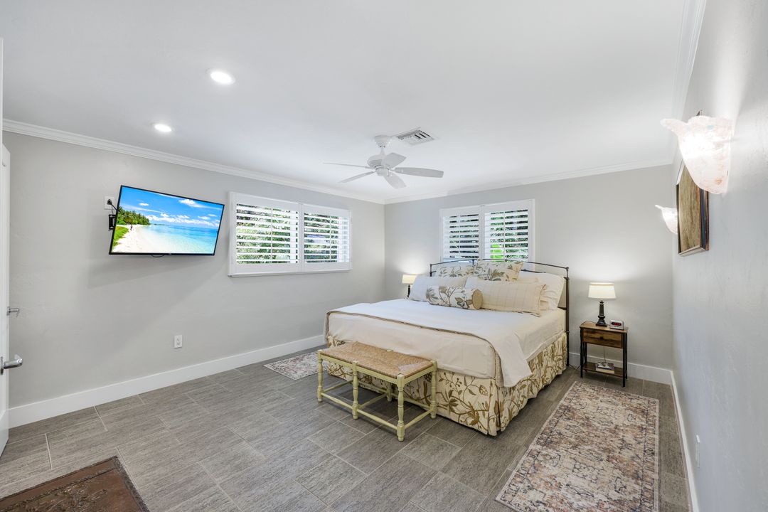 725 Old Trail Dr, Naples, FL 34103