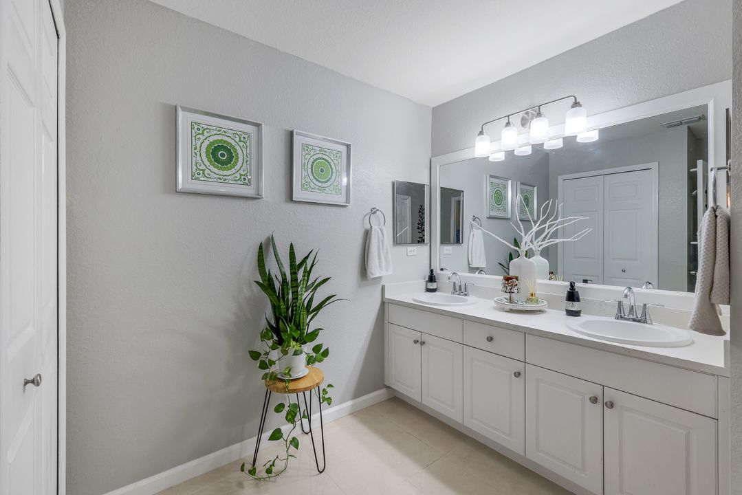1006 NE 2nd Pl, Cape Coral, FL 33909