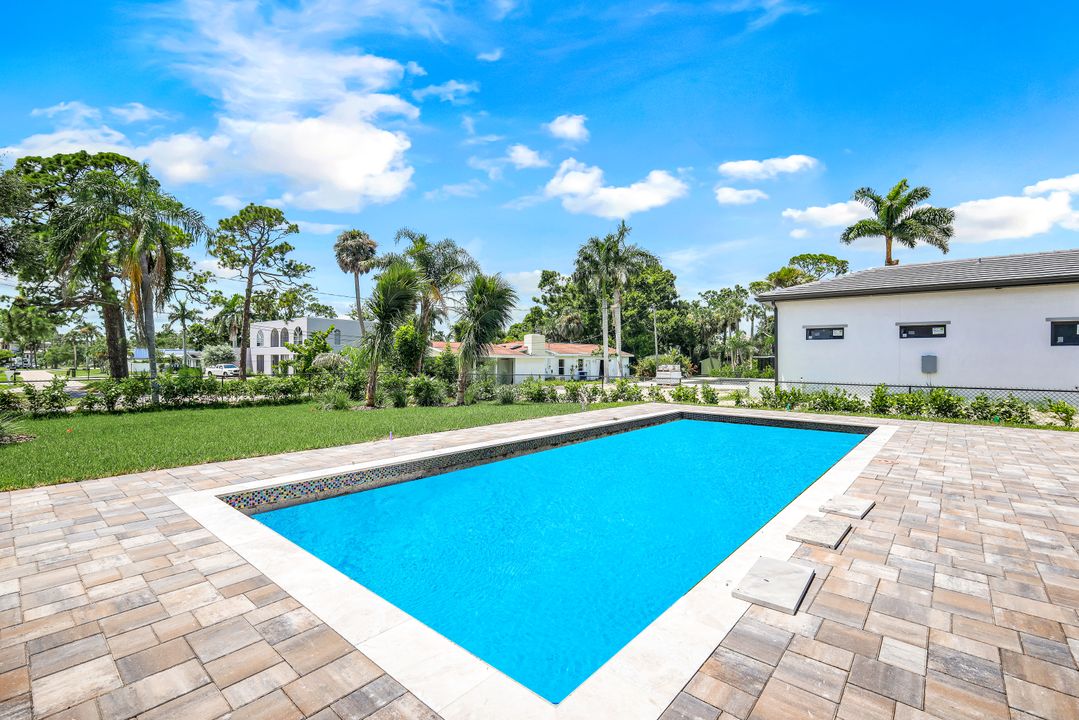 1332 Longwood Dr, Fort Myers, FL 33919