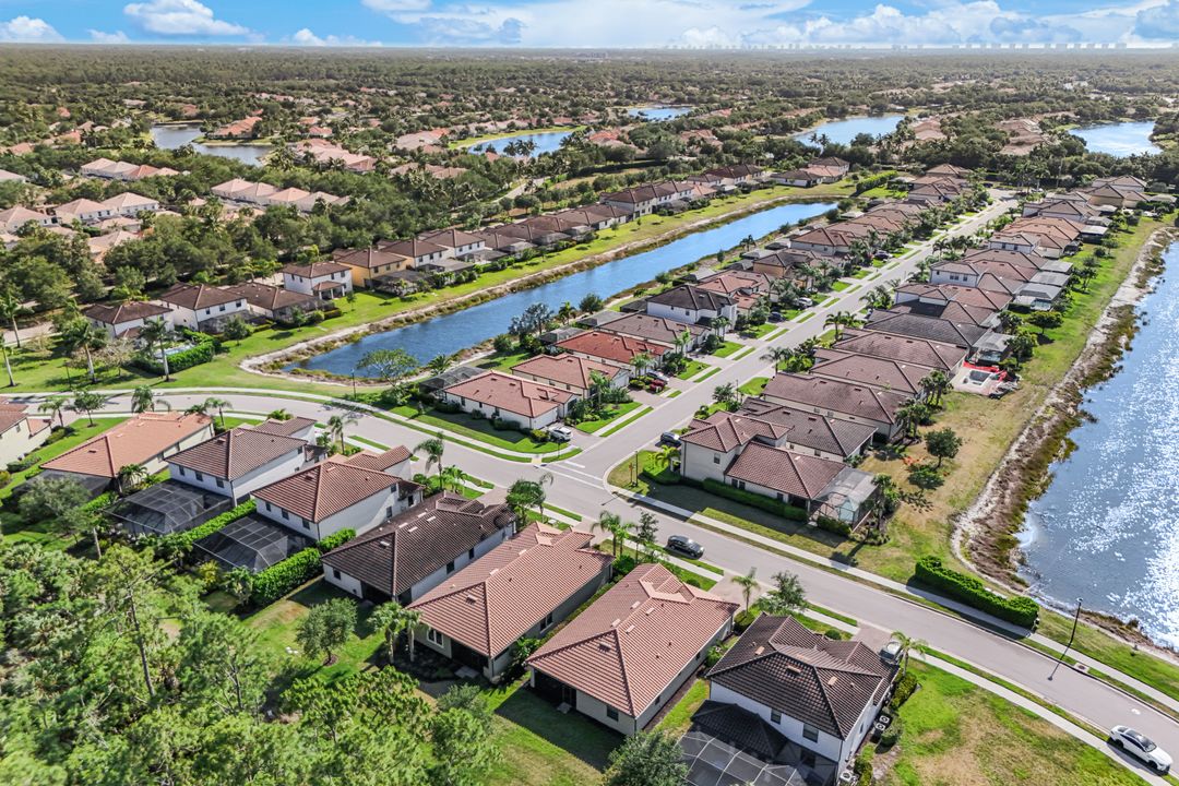4331 Raffia Palm Cir, Naples, FL 34119