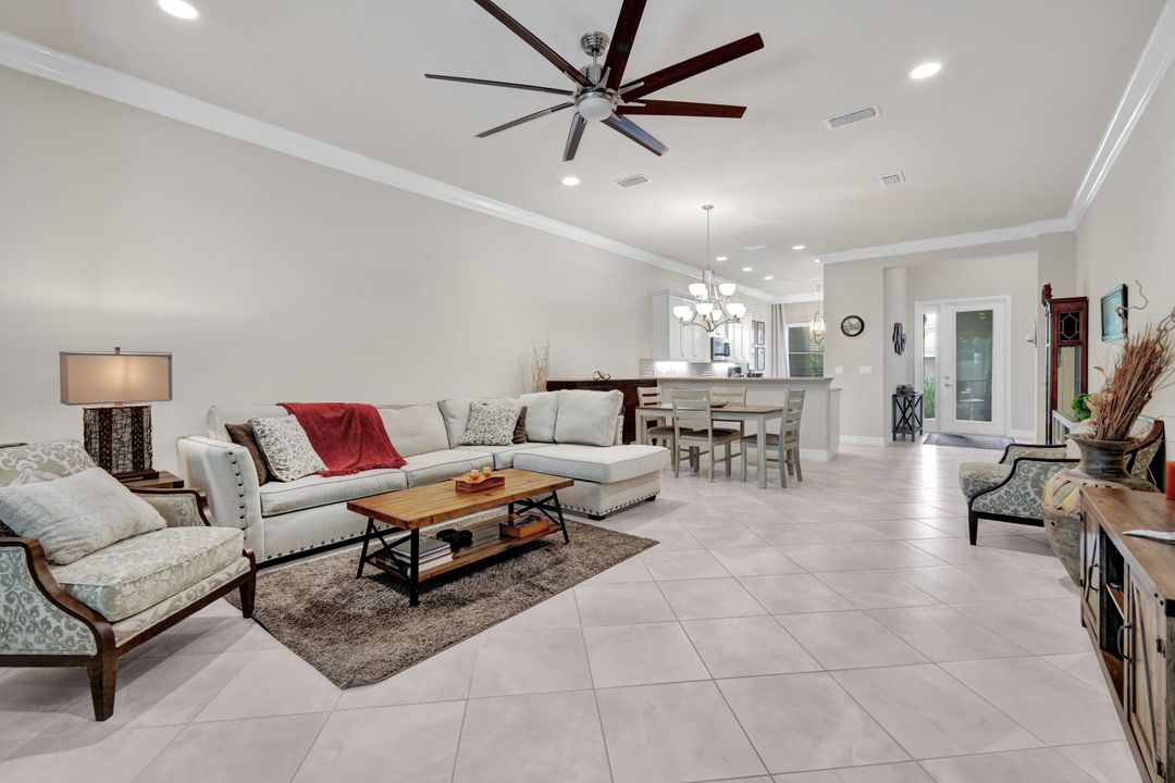 13423 Silktail Dr, Naples, FL 34109