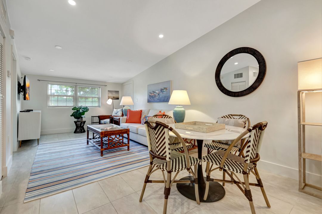 383 Harbour Dr #304, Naples, FL 34103