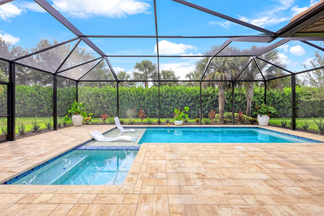 7256 Live Oak Dr, Naples, FL 34114