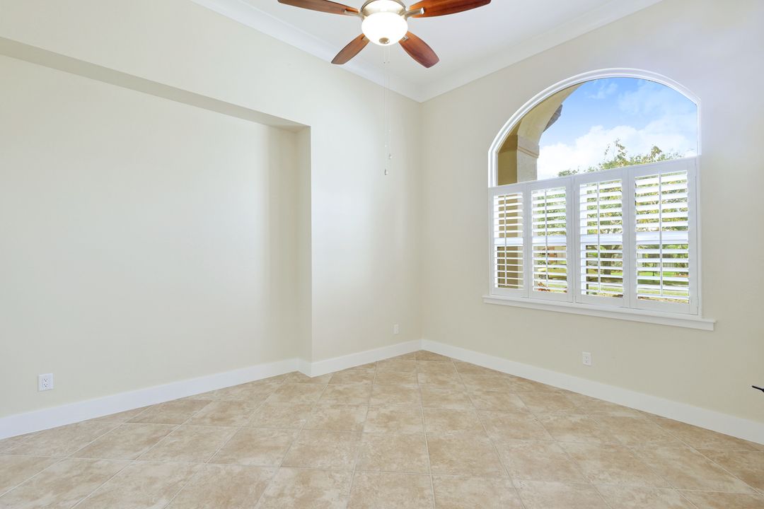 985 Chesapeake Bay Ct, Naples, FL 34120