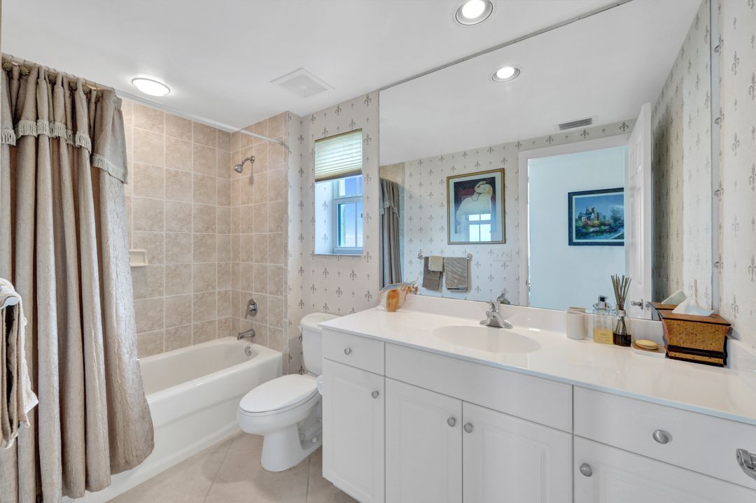 300 Dunes Blvd #1007, Naples, FL 34110