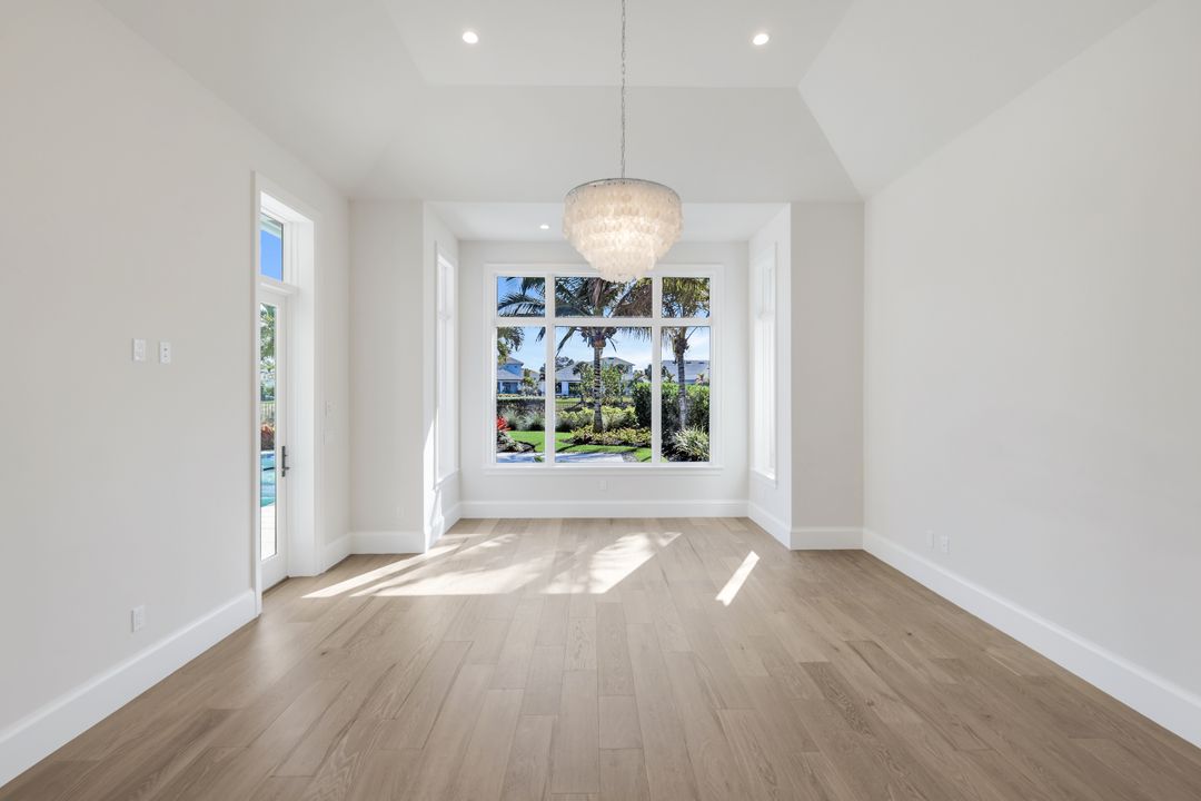 16716 Enclave Cir, Naples, FL 34110