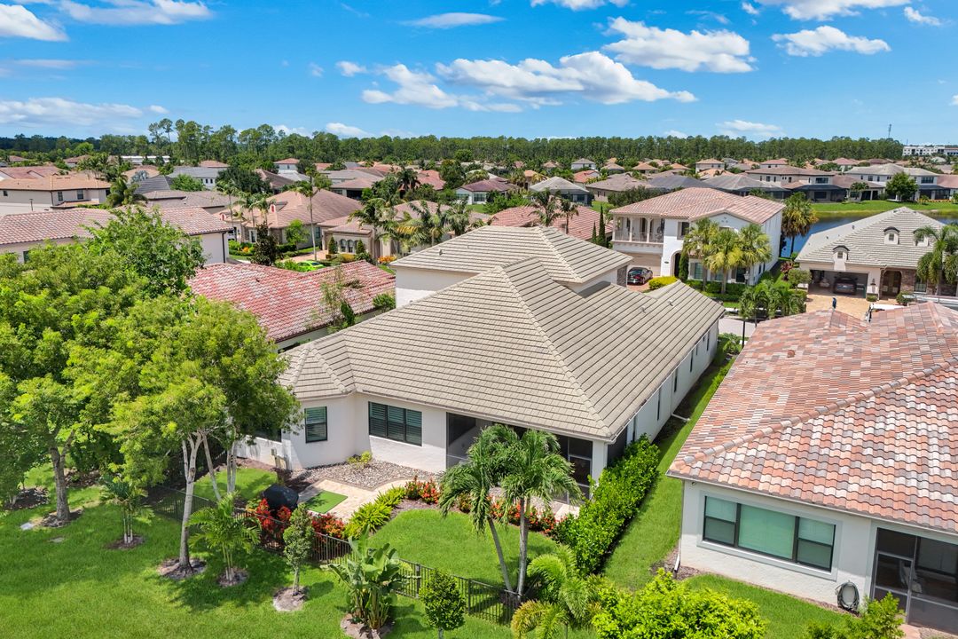9458 Greenleigh Ct, Naples, FL 34120