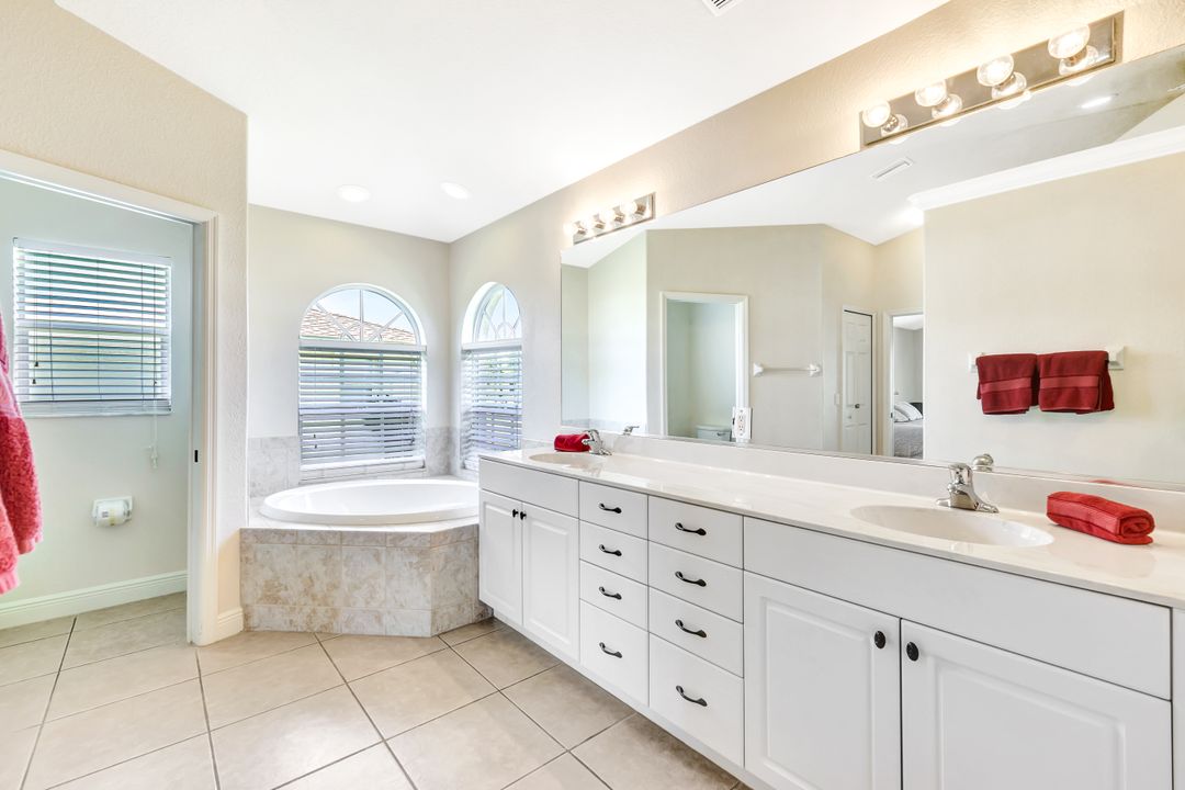 3317 SW 5th Pl, Cape Coral, FL 33914