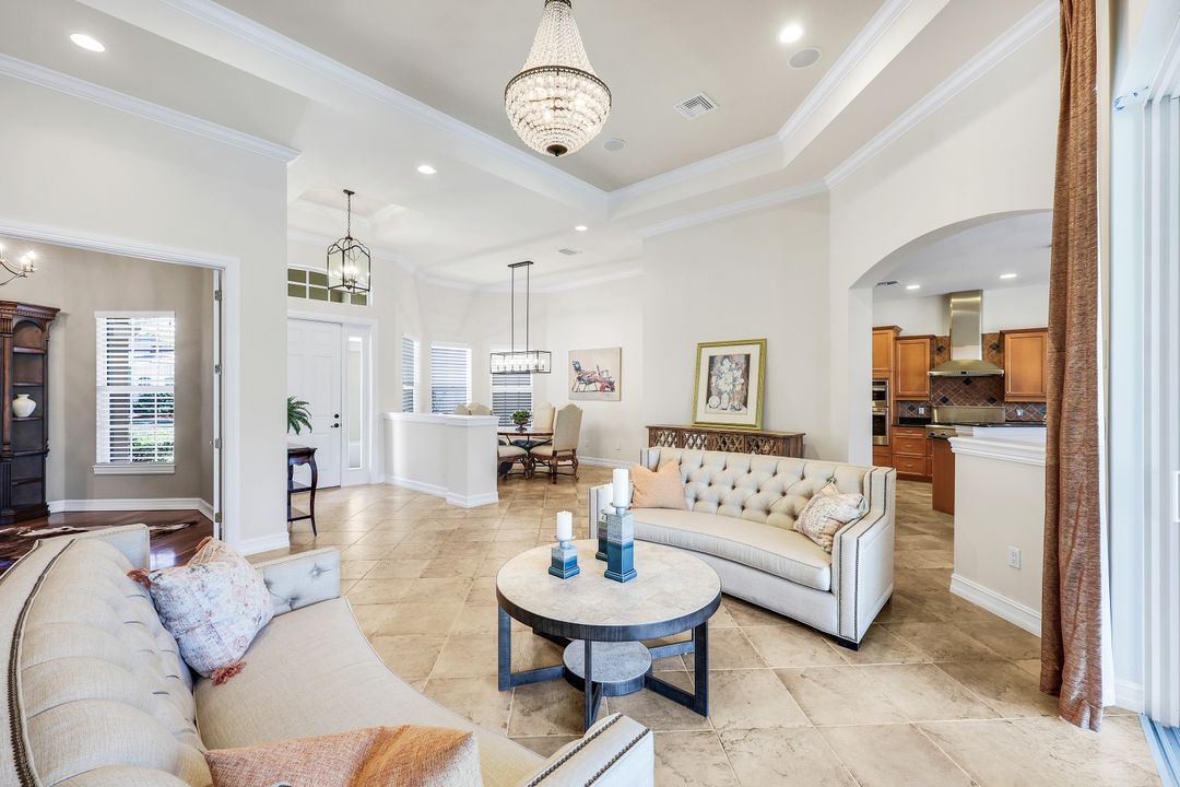 4963 Rustic Oaks Cir, Naples, FL 34105