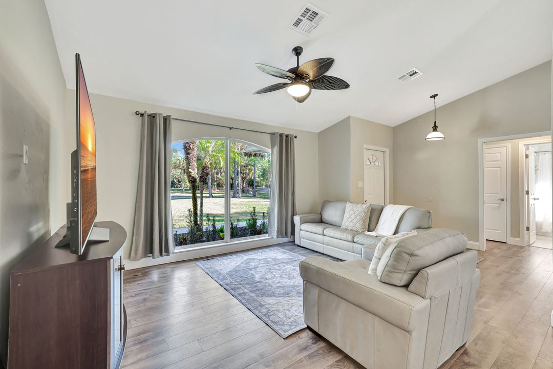 495 9th St SW, Naples, FL 34117