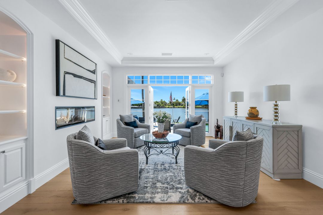 400 Springline Dr, Naples, FL 34102